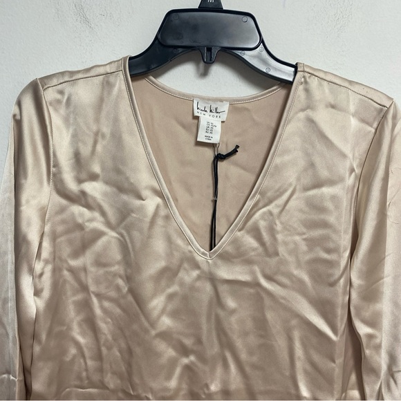 Nicole Miller Womens Tan long sleeve V Neck Blouse Size XS - Picture 2 of 6